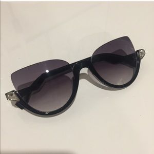 BLACK CAT EYE SUNGLASSES